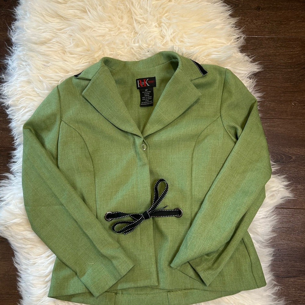 R&K Green Blazer with Notched Lapel and Belt